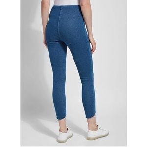 Lyssé Scallop Edge Crop Skinny Jean